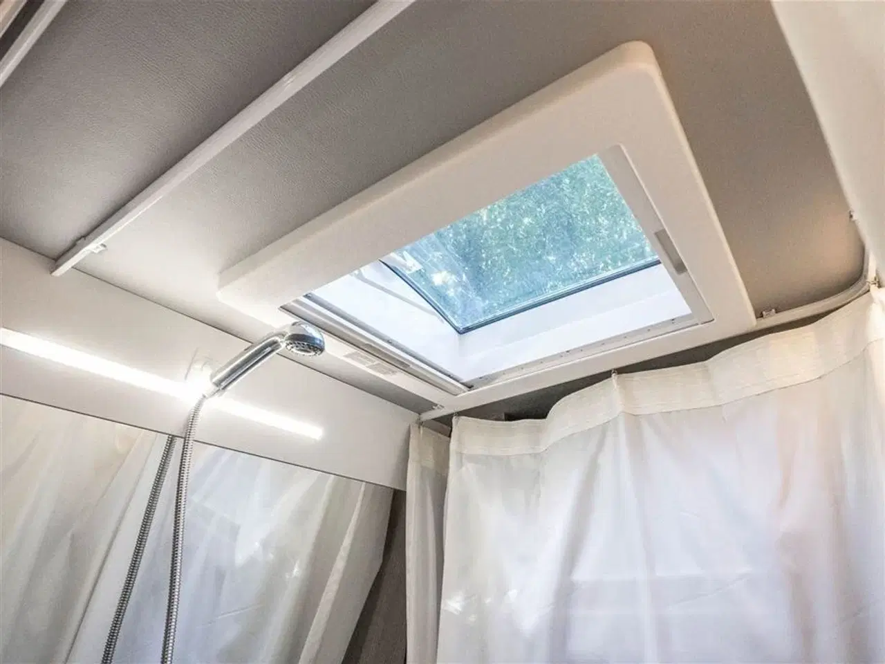 Billede 25 - 2023 - FURGOK XPACE 600 FAMILY North   Van med plads til 5 personer!
