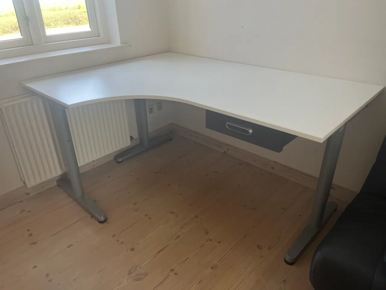 Billede 1 - Stort hjørneskrivebord
