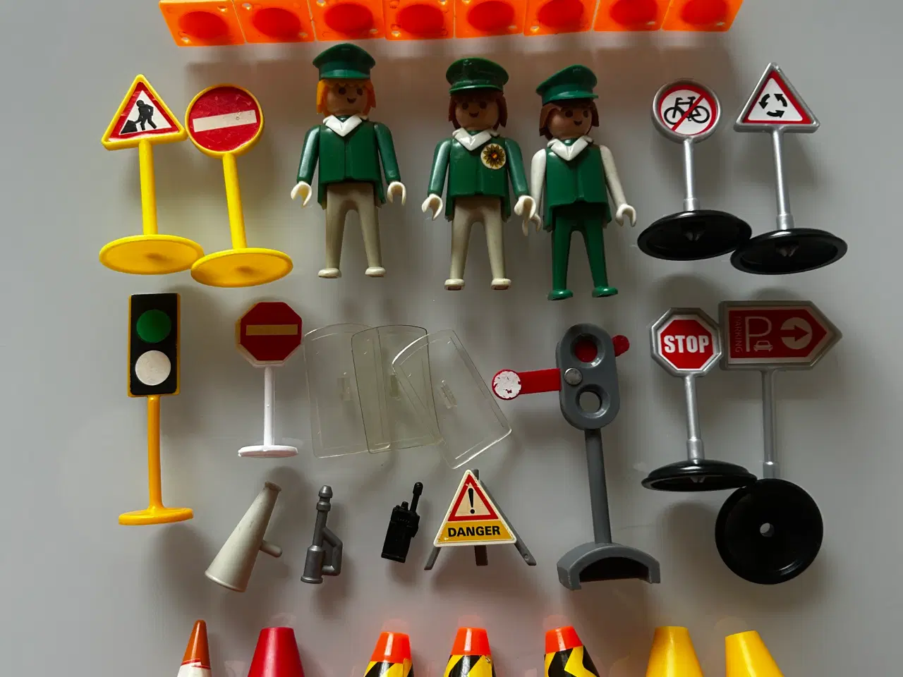 Billede 4 - Playmobil vej skilte med figurer