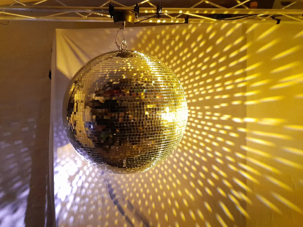 Billede 10 - Udlejes – 50cm. DISCOKUGLE, SPEJLKUGLE, MIRRORBALL