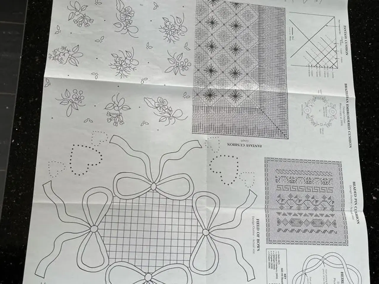 Billede 4 - Bog - Embroidered Cushions