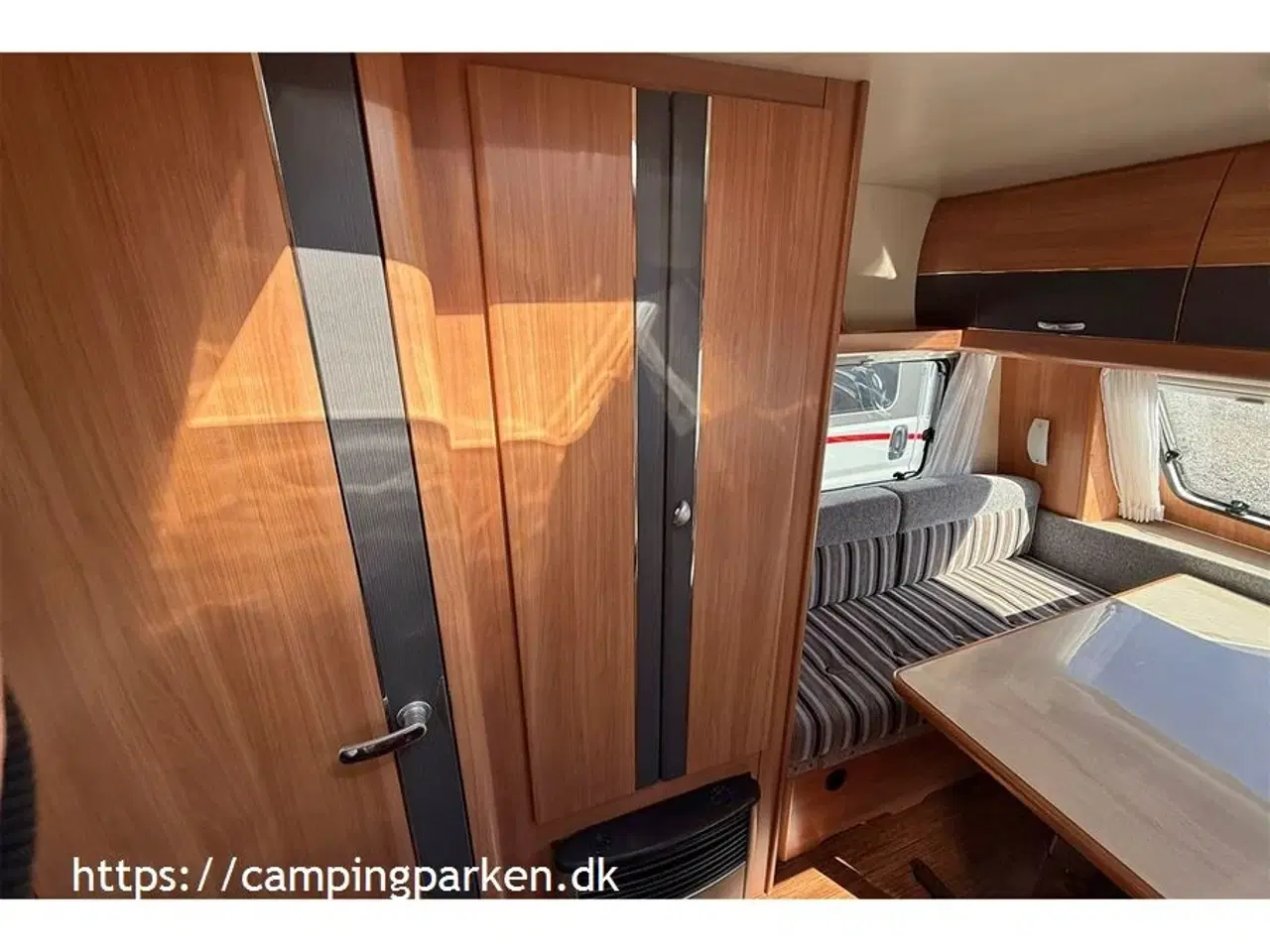 Billede 6 - 2012 - Hobby De Luxe 350 TB   Fin lille rejsevogn - kan trækkes af næsten alle biler - også elbiler