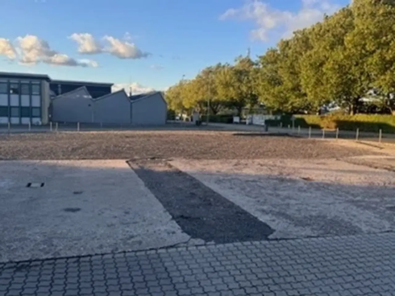 Billede 1 - STOR SALGS PLADS / OPBEVARING