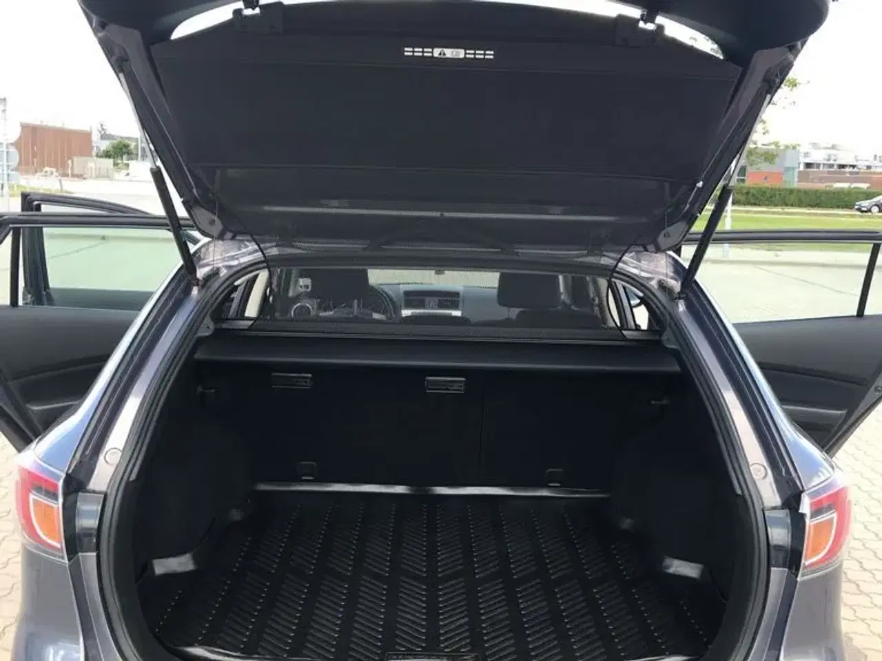 Billede 5 - Mazda 2.0 DE St. Car,  Første Ejer