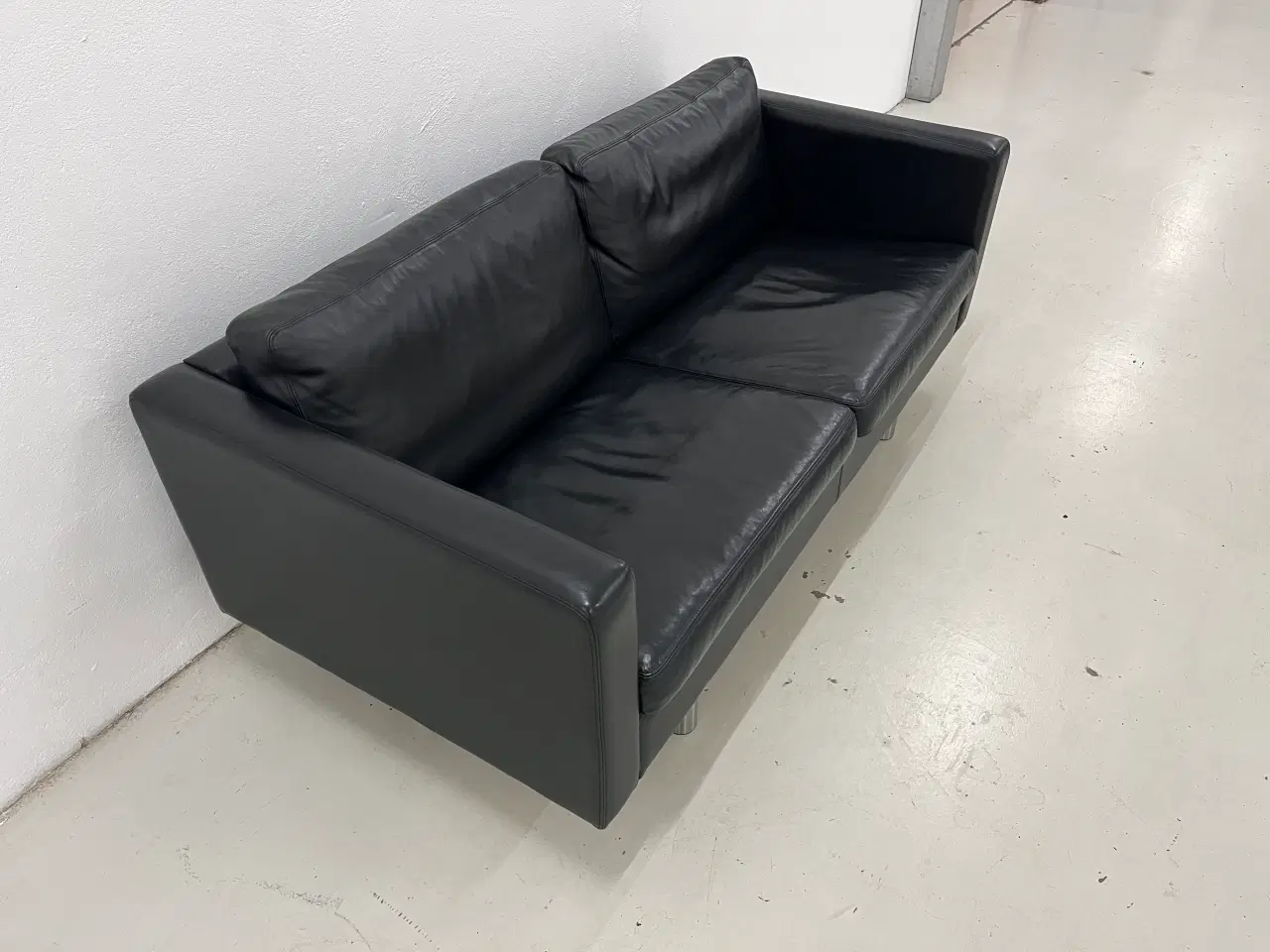 Billede 6 - 2 1/2 Pers.Sofa i sort semianilin læder.