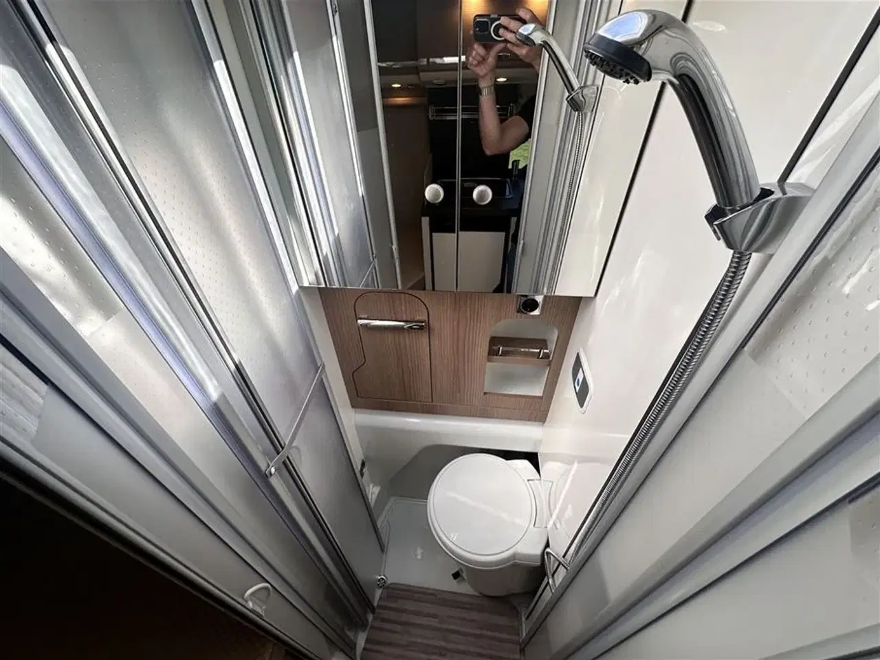 Billede 17 - 2023 - Carthago Malibu Van Compact 540 DB   Rummelig Van på kun 540cm Kørt KM 5900
