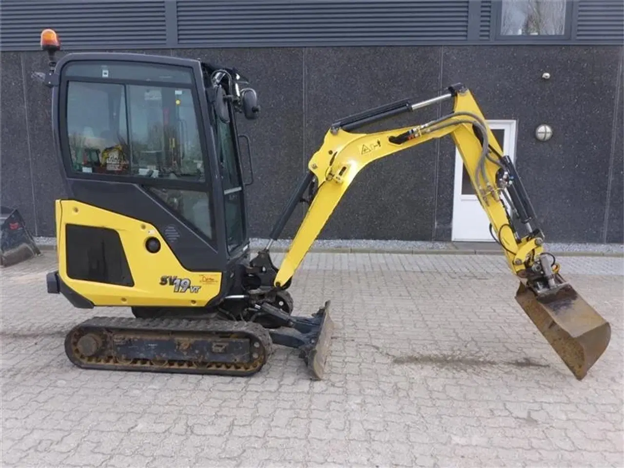 Billede 1 - Yanmar SV 19 VT 2 dobbeltvirkende udtag  og tiltmanfæste