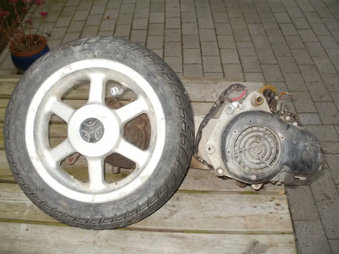 Billede 1 - euro 1 motor med bagfælge og dæk