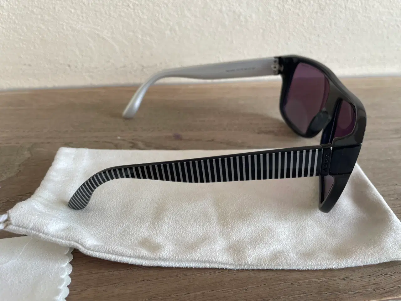 Billede 3 - Marc Jacobs sort solbrille