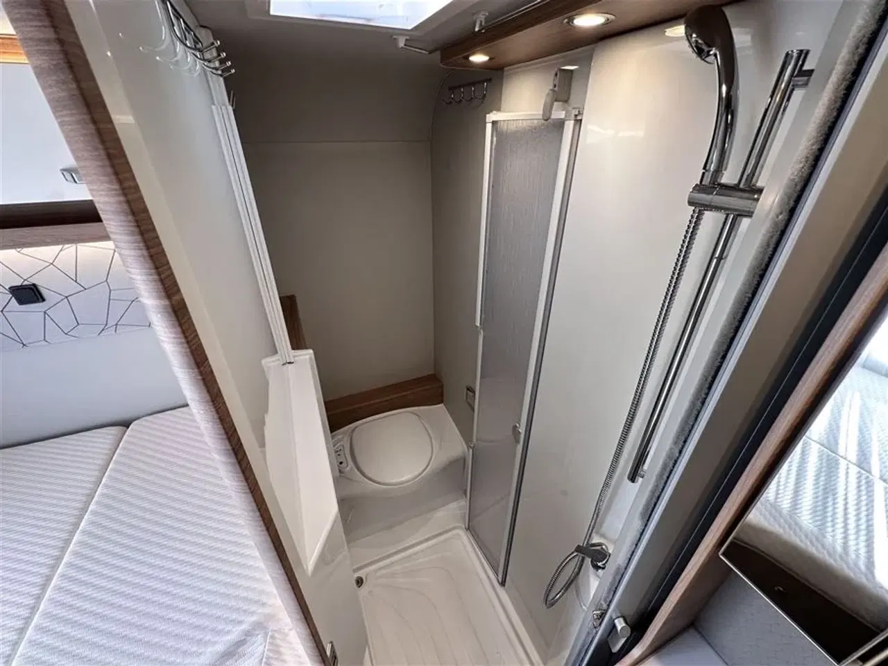 Billede 17 - 2021 - Weinsberg CaraCompact 600 MF "Pepper Edition"   Kompakt autocamper med Automat gear