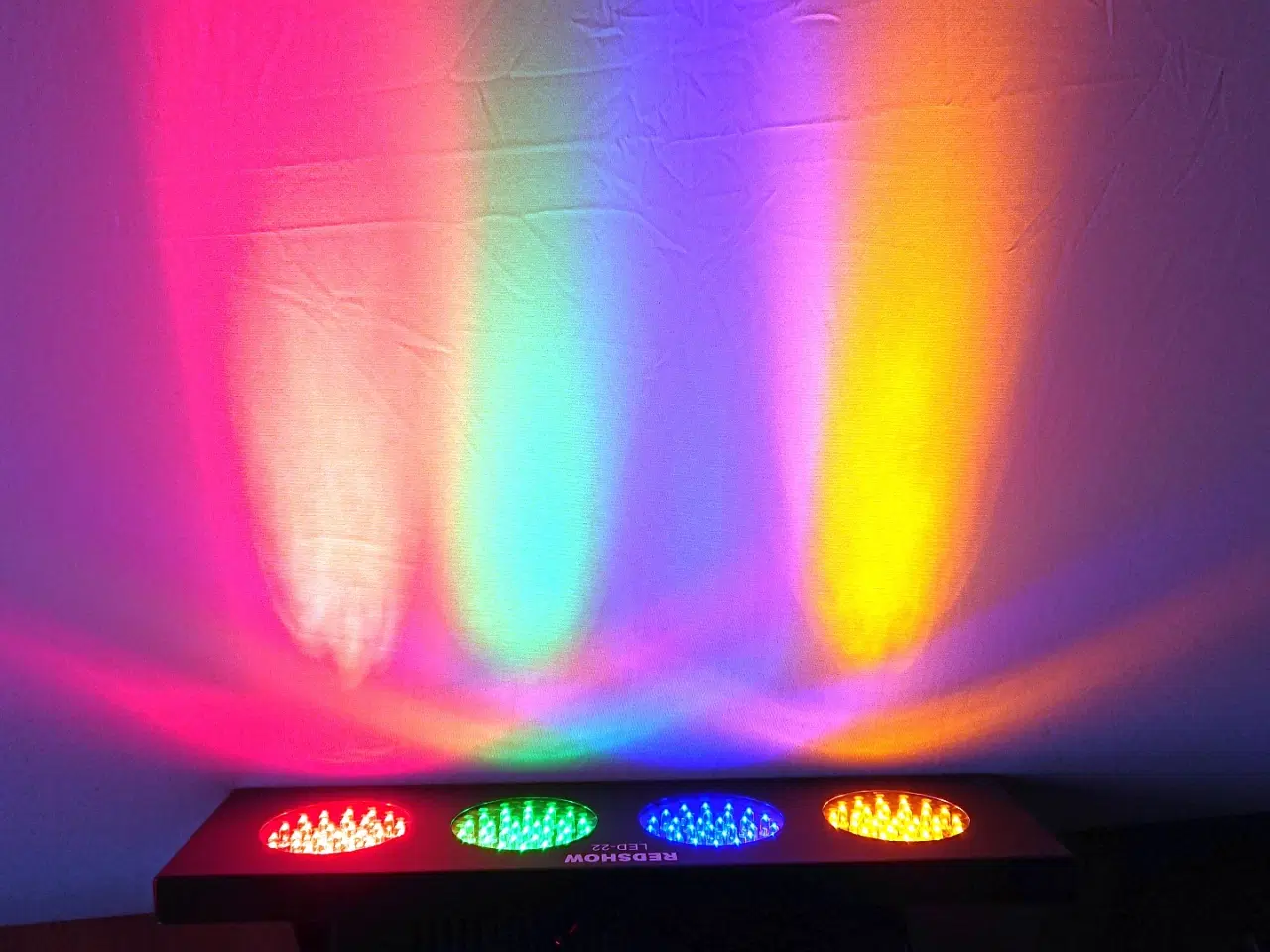 Billede 1 - Udlejes - 4 i en DISKOLYS, REDSHOW LED-22 10W.