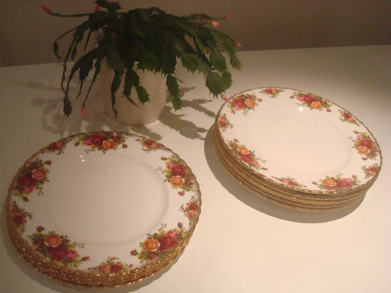 Billede 1 - LANDSBYROSE, frokost, dybe, middag