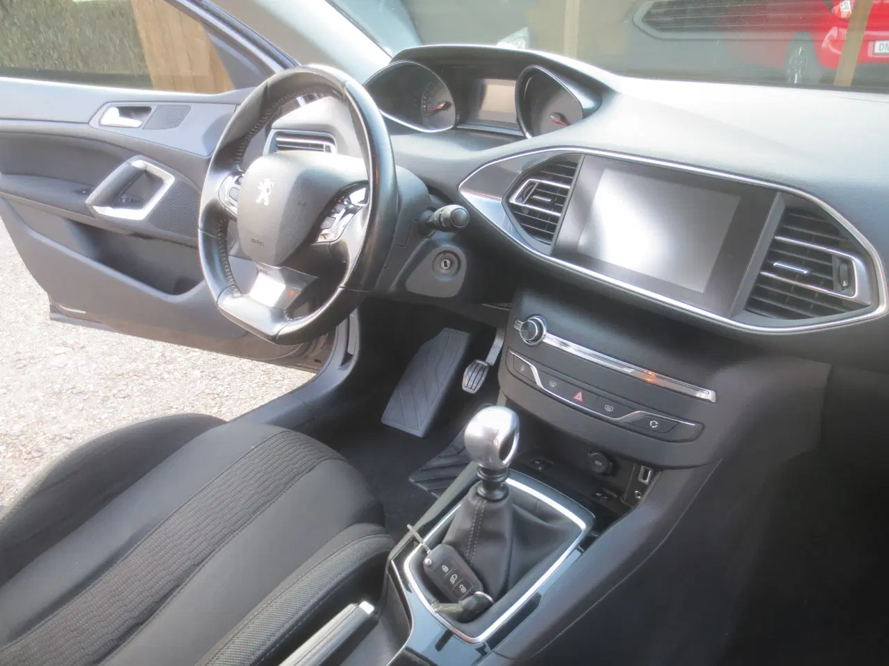 Billede 17 - Peugeot 308 1.6 Blue HDi Stc år 2016. 