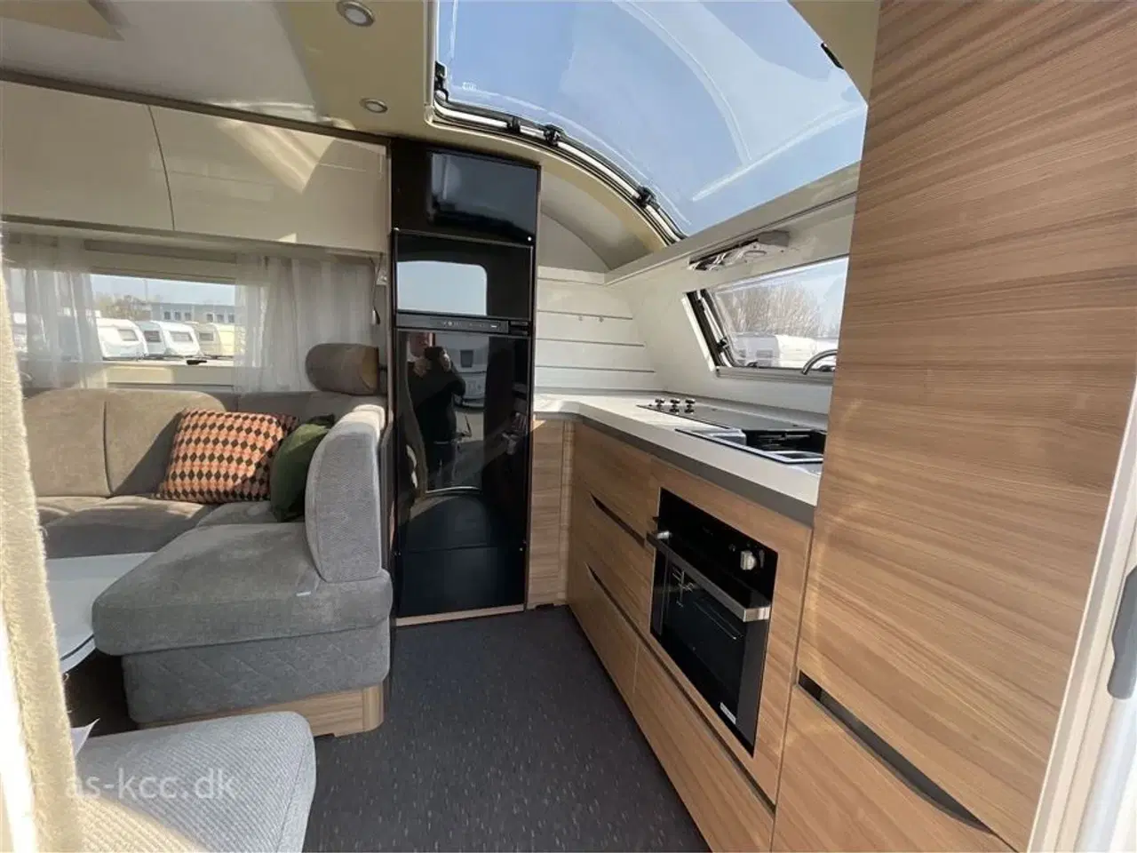 Billede 3 - 2021 - Adria Alpina 663 HT Alde Centralvarme   Adria Alpina 663 HT årg. 2021 4 sovepladser, 8 siddepladser og Isabella Commodore 3 m. Alde Centralvarme.