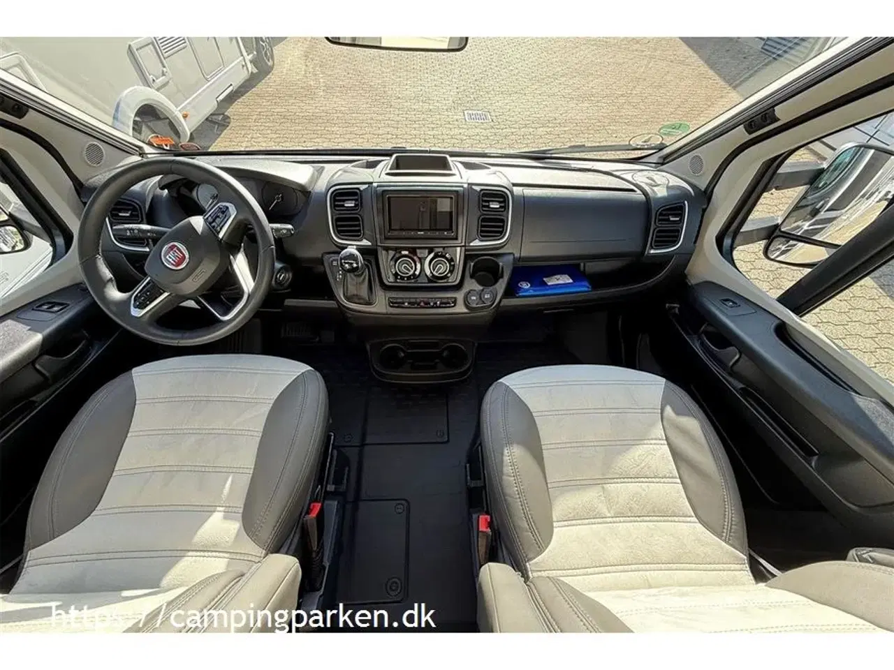 Billede 3 - 2024 - SunLight T 68 Adv. Edi. - Aut. gear   Udlejes: Ny autocamper med enkeltsenge, hæve/sænkeseng og automatgear