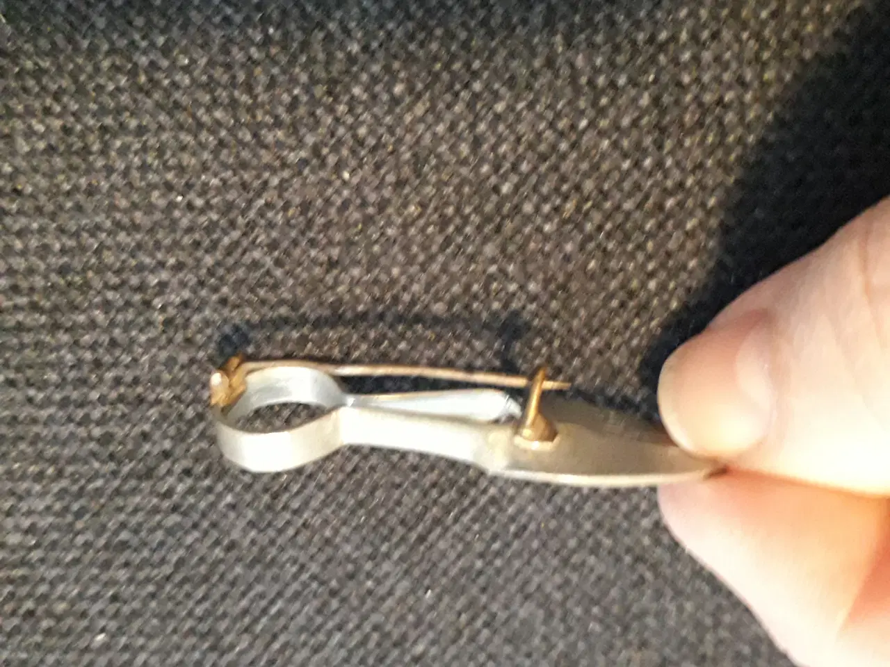 Billede 2 - Tin broche, udformet som en fåresaks