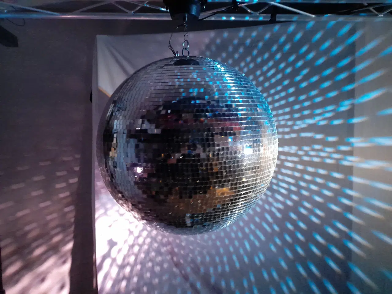 Billede 8 - Udlejes – 50cm. DISCOKUGLE, SPEJLKUGLE, MIRRORBALL