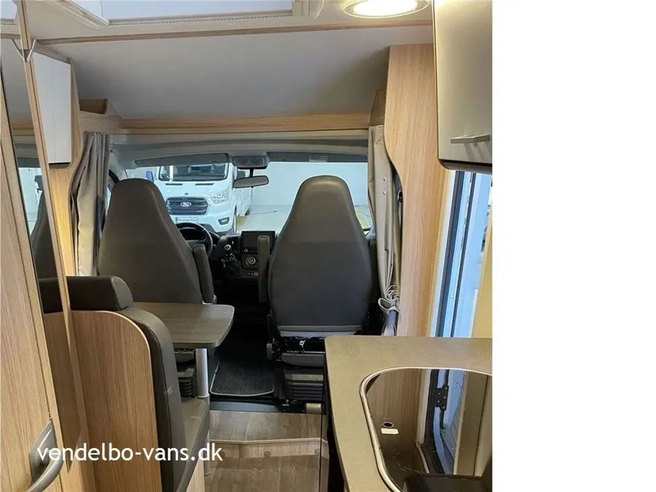 Billede 10 - 2022 - SunLight VAN V69   Fritstående dobbeltseng i bag