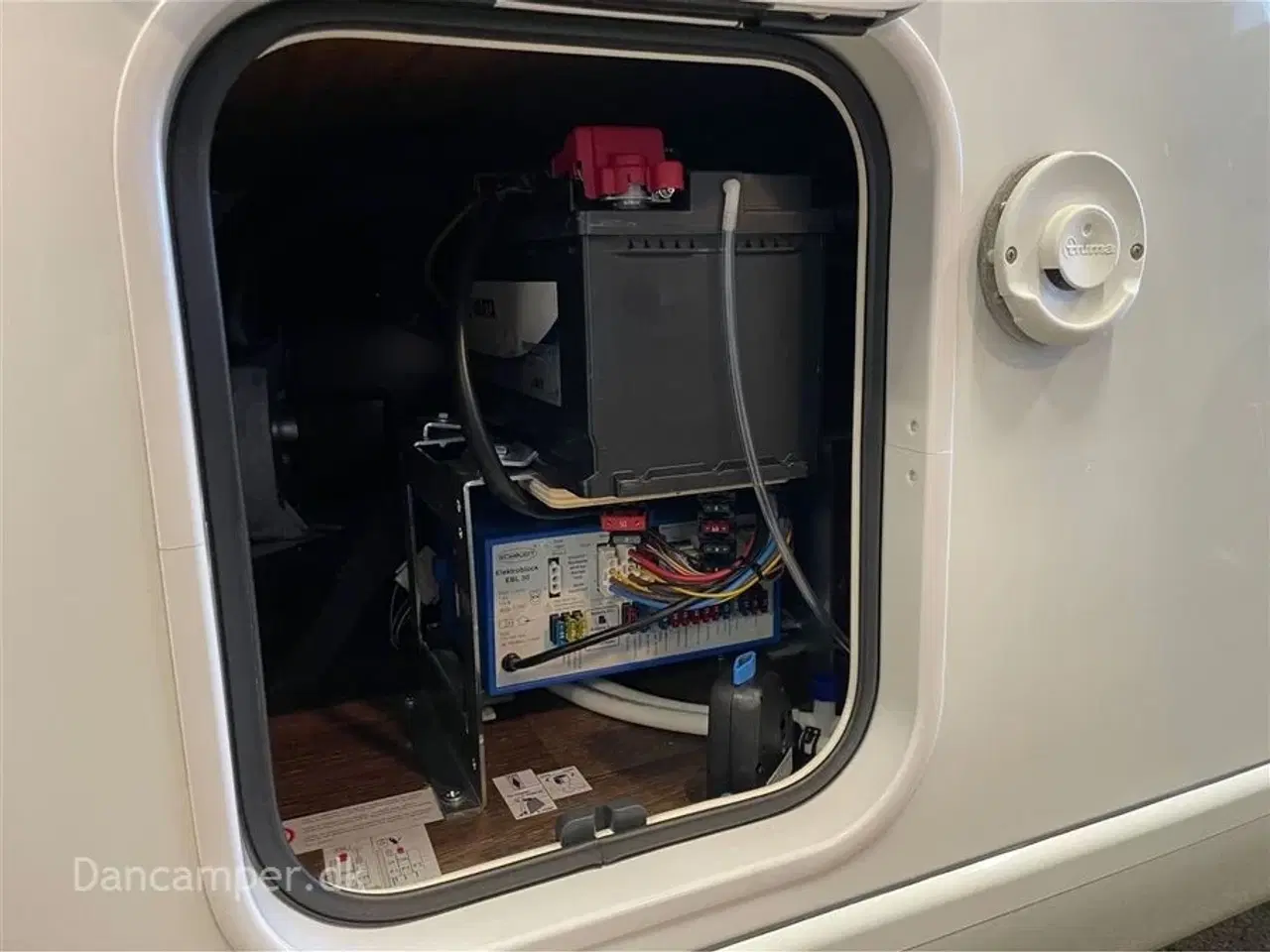 Billede 22 - 2020 - Hymer Tramp CL 698   Fiat Hymer T 698 CL QB, interiør med look af kirsebærtræ, flot, 150 Hk og automatgear. Kun kørt 9.700 km
