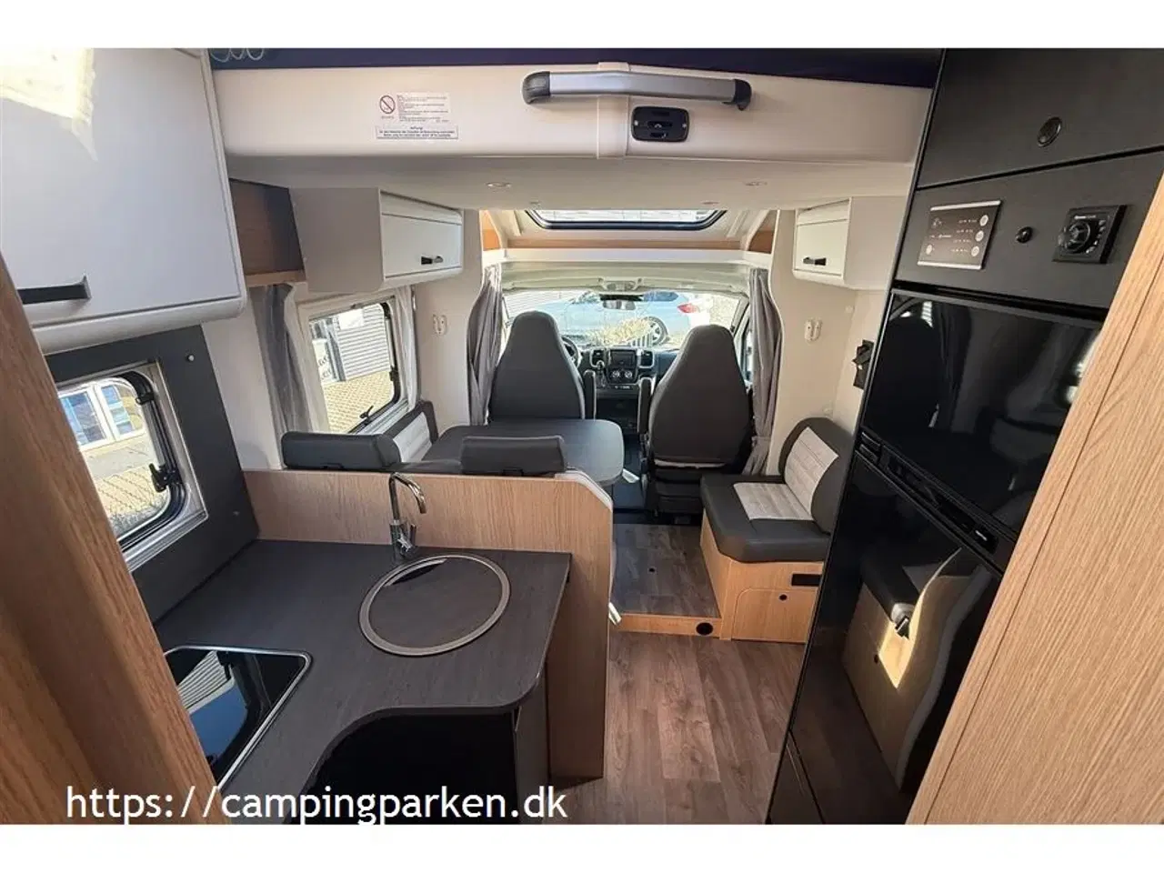 Billede 5 - 2024 - SunLight T 68 Adv. Edi. - Aut. gear   Udlejes: Ny autocamper med enkeltsenge, hæve/sænkeseng og automatgear