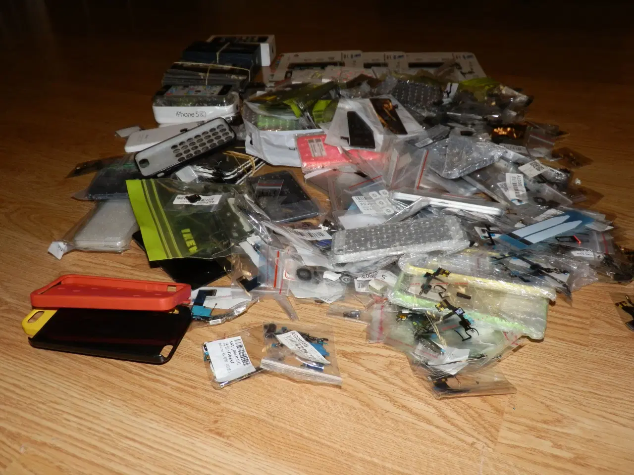 Billede 6 - Stort lot med div. iPhone 5, 5S, 5C og div. dele.