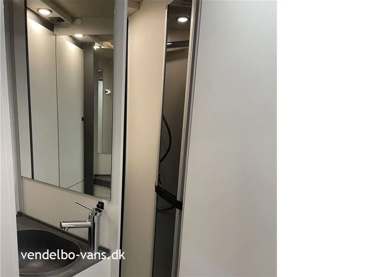 Billede 32 - 2025 - Mobilvetta KEA Kompakt 64   Ny kompakt modelserie fra Mobilvetta (smallere, lavere, kortere, lettere) - KEA 64 med enkeltsenge
