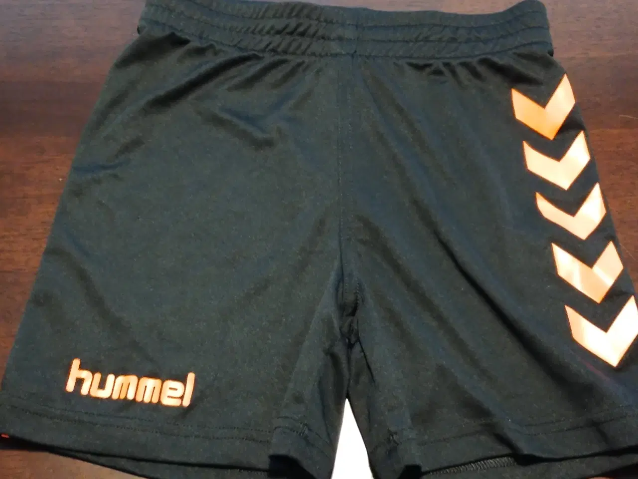 Billede 2 - Shorts sæt hummel