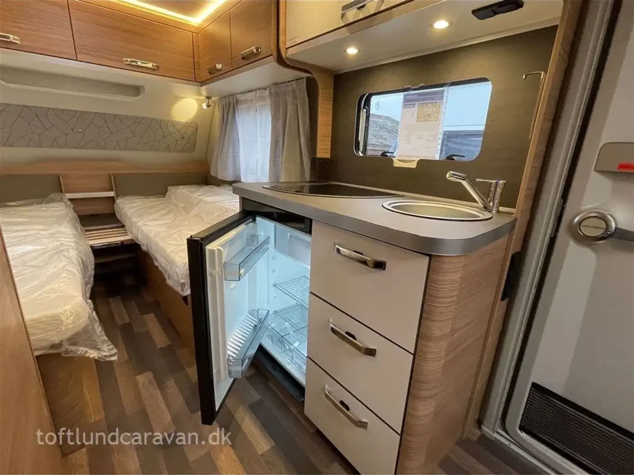 Billede 8 - 2025 - Weinsberg CaraOne 480 EU HOT EDITION   FABRIKSNY HOT 2025 kampagnevogn med masser af udstyr. BYGGET AF KNAUS/ TABBERT, NU PÅ LAGER