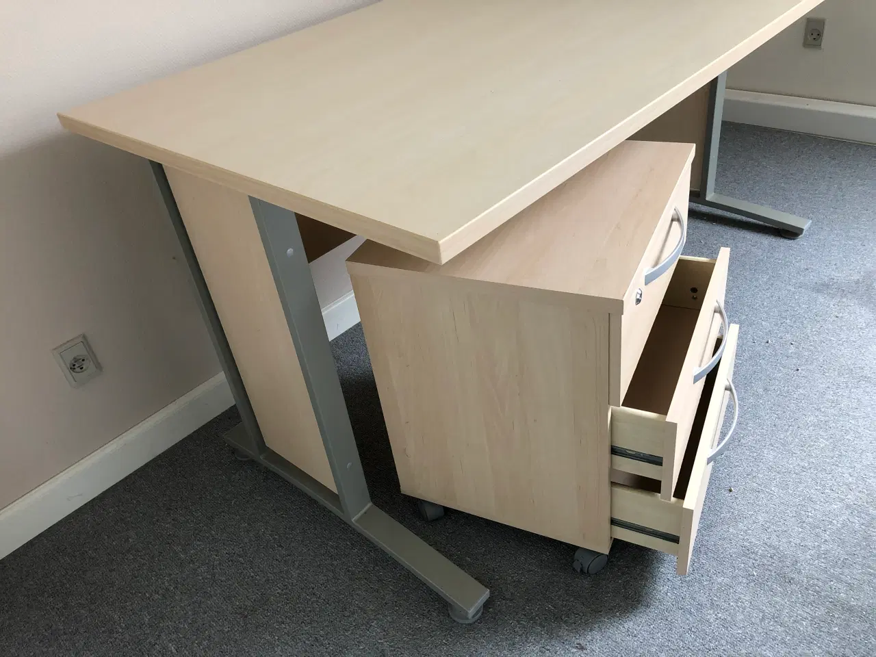 Billede 2 - Skrivebord