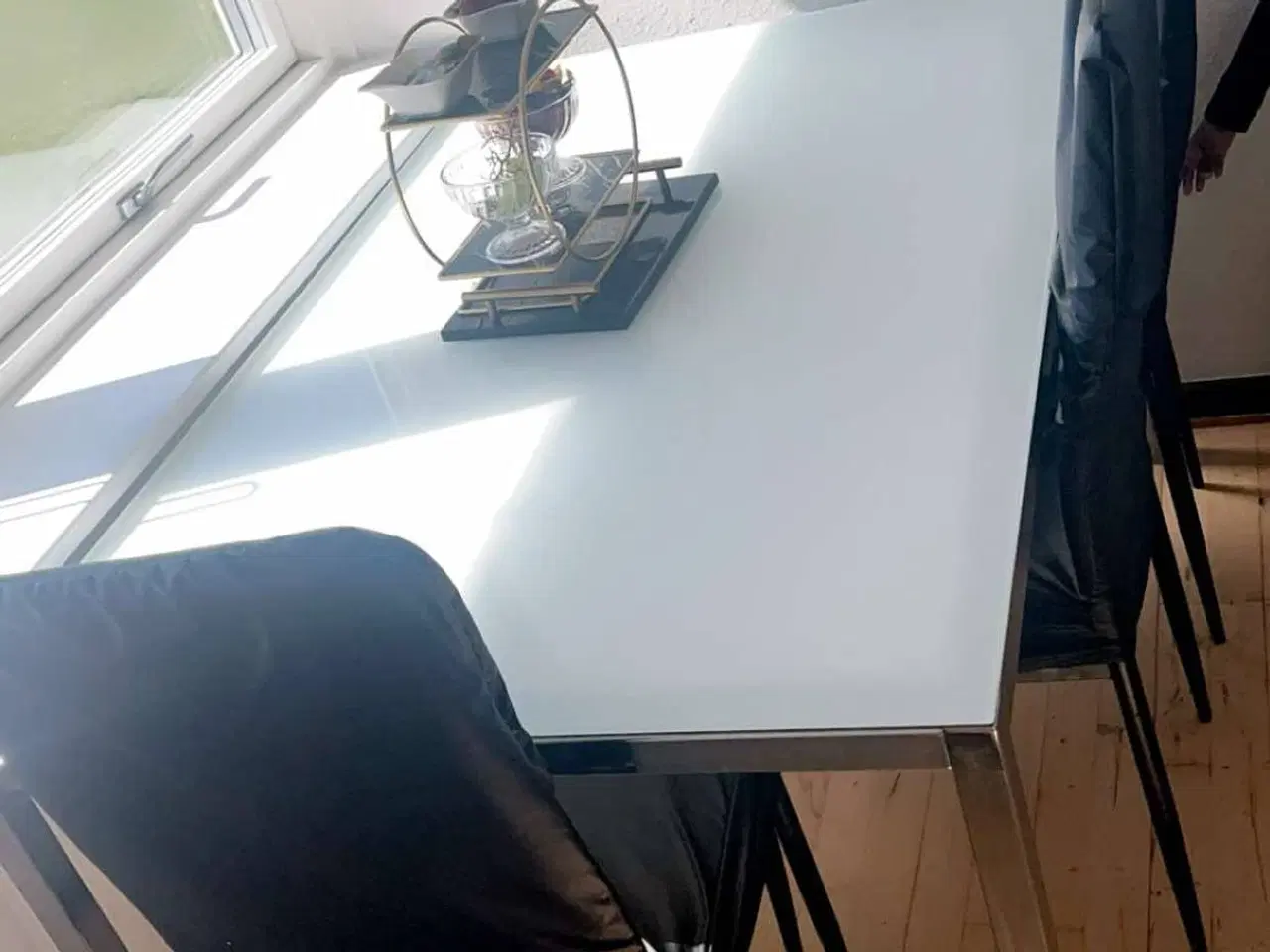 Billede 1 - Spisebord uden stole 