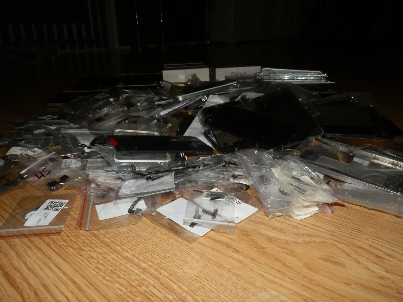 Billede 9 - Stort lot med div. iPhone 4/4S og div. nye dele