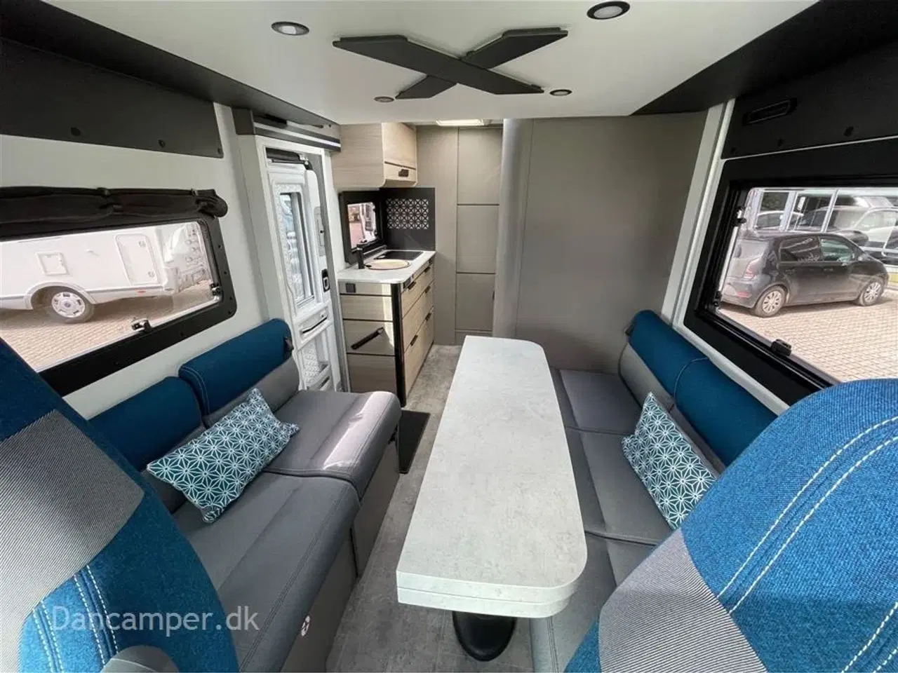 Billede 20 - 2024 - Chausson X650 Exclusive line   Unik cross-over model! Camper med stor Lounge og siddegruppe, sænkeseng, stor garage, Artic-, Connect-, Tilbehørs- og Safetypakke,