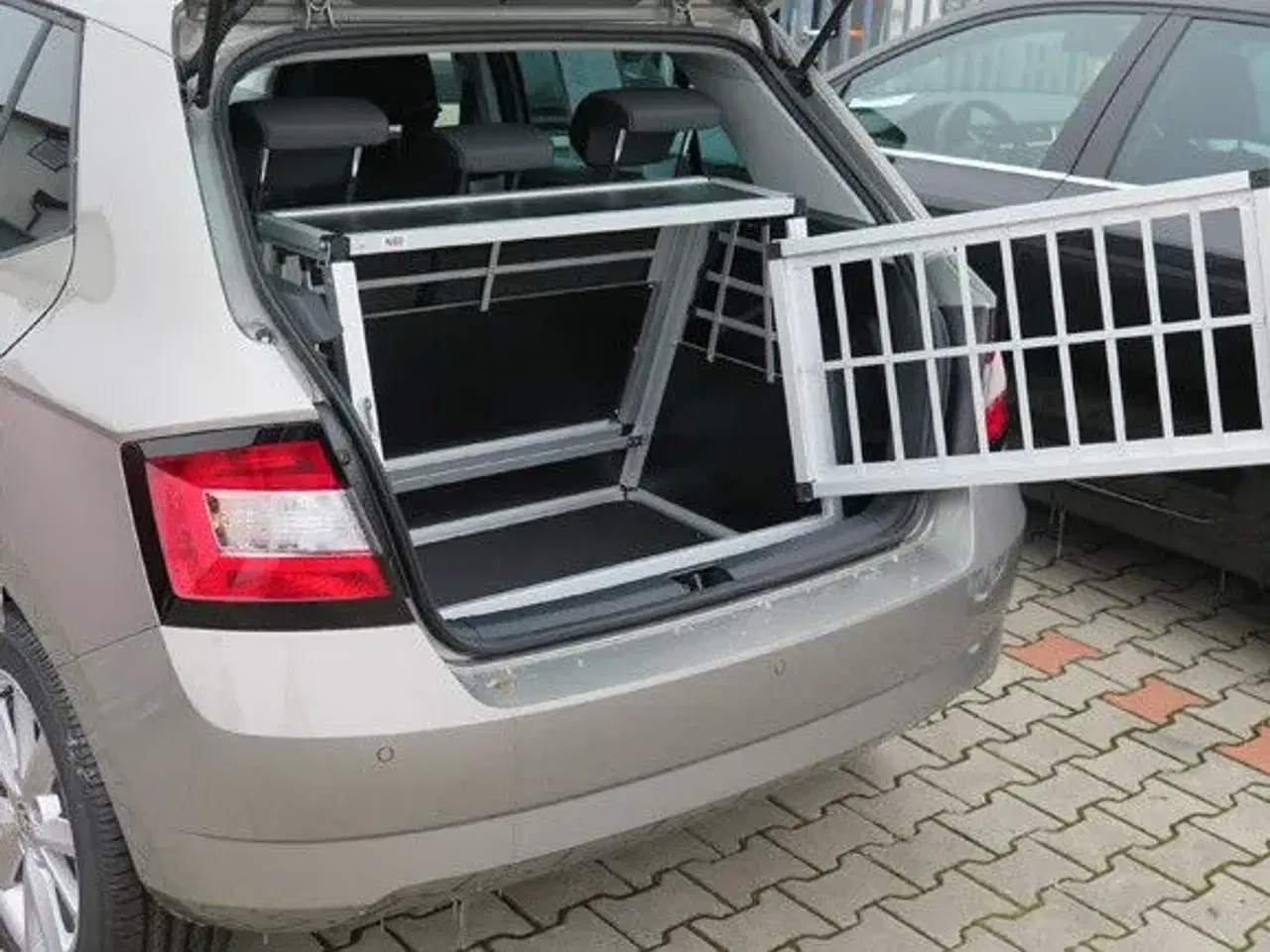 Billede 4 - Hundebur Skoda Fabia Hatchback