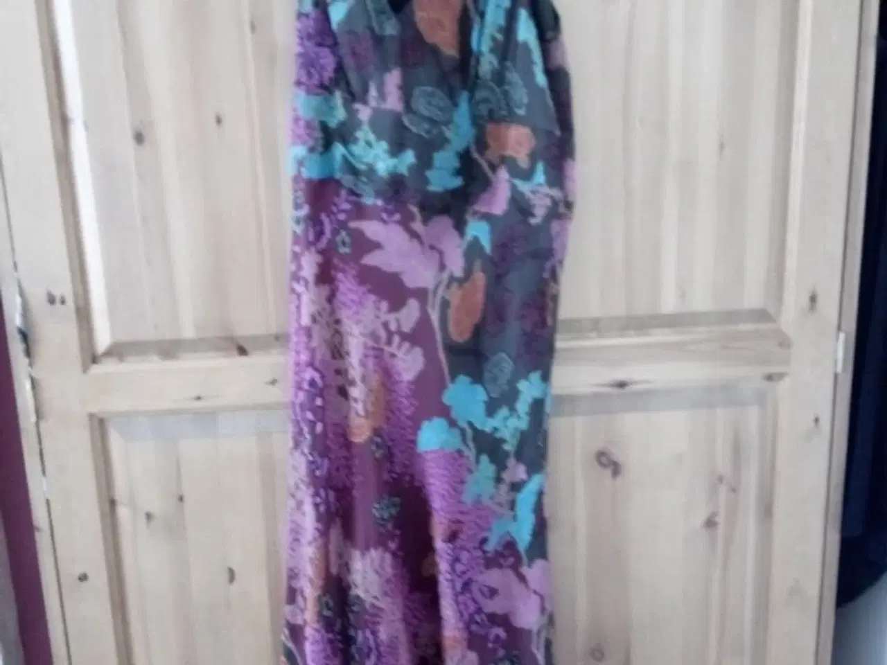 Billede 1 - maxi i multifarvet silke (lang)/Str:38/40