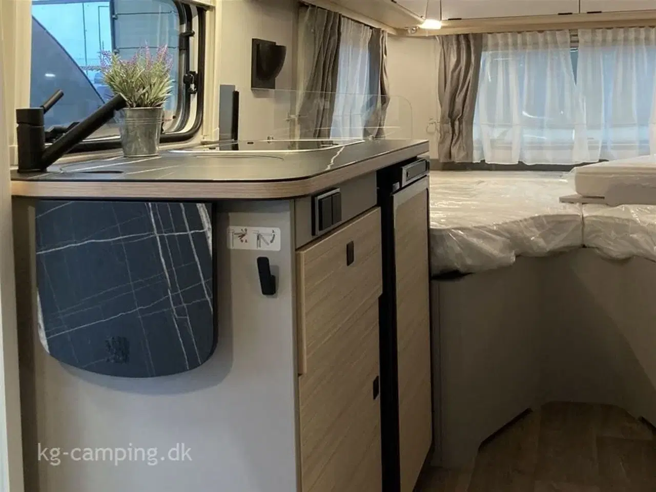 Billede 12 - 2023 - Eriba Touring 542 Urban   Populær rejsevogn - Urban Edition. Spækket med ekstraudstyr!