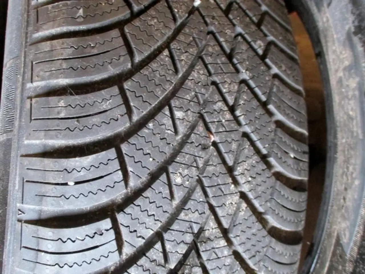 Billede 3 - 215/60/16" Nexen vinterdæk dot2723 4 stk.