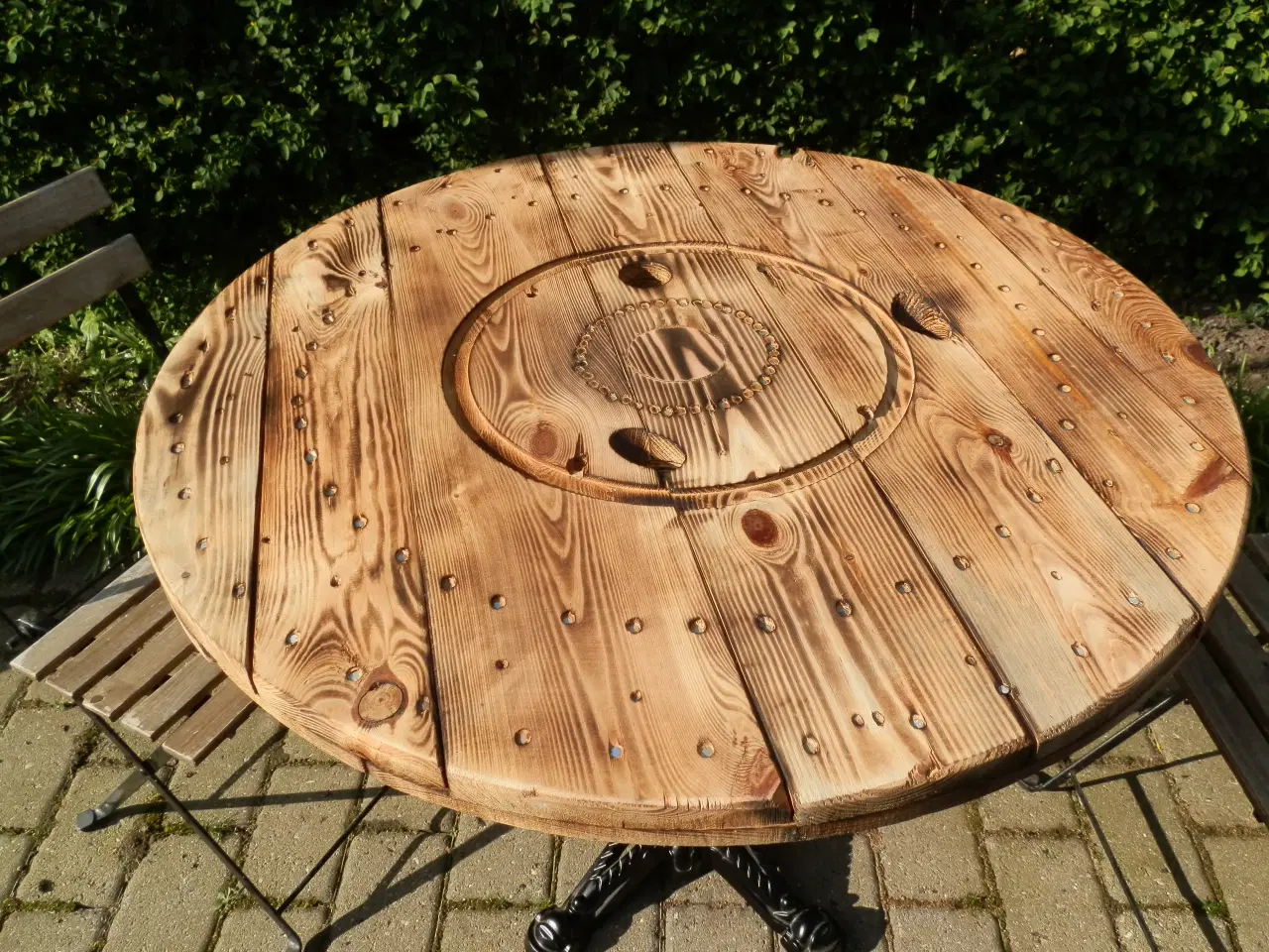 Billede 3 - Kabeltromle Bord med Støbejernsfod og 2 stole