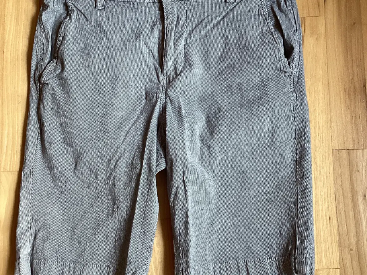 Billede 1 - Tyndstribet shorts fra Selected