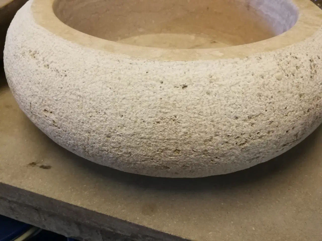 Billede 2 - NY ÆGTE NATURSTENSVASK, TRAVERTIN BEIGE, KR. 3.800