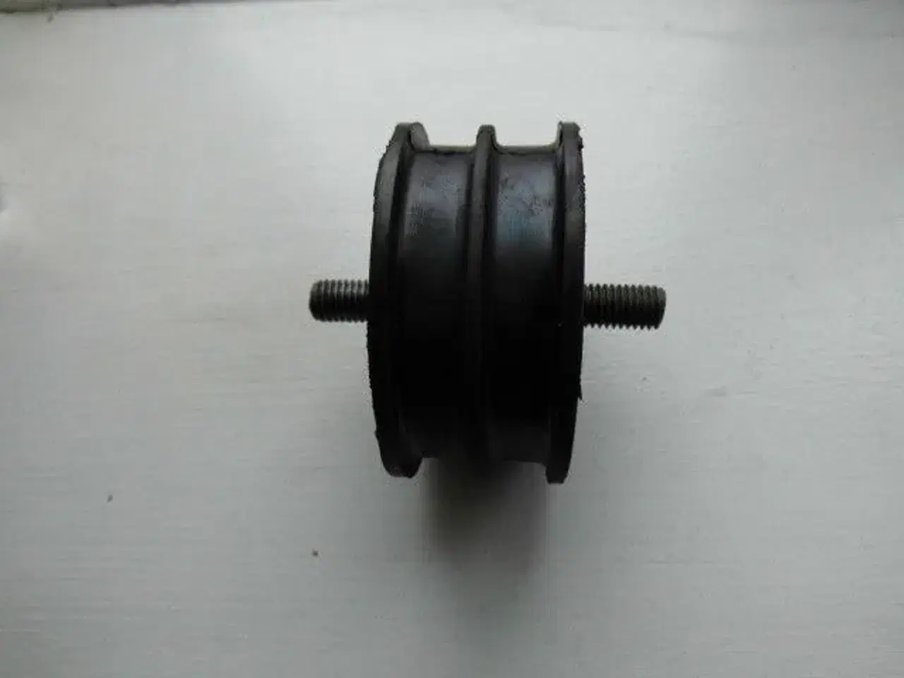 Billede 1 - motorophæng - vibrationsdæmpere