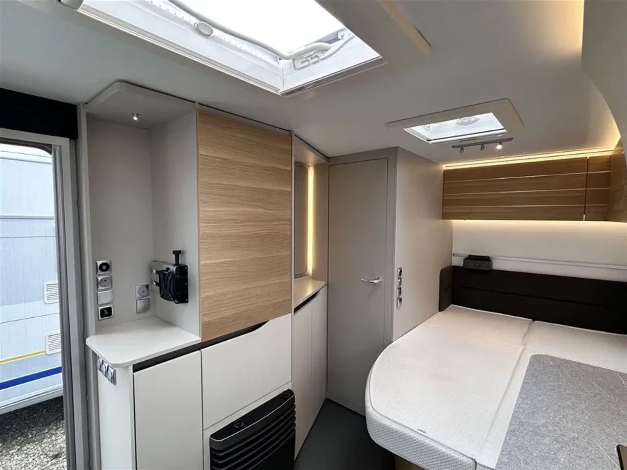 Billede 7 - 2021 - Adria Adora 472 UP   Med fuld automatisk mover og Dometic Ace Air Pro 400 lufttelt.