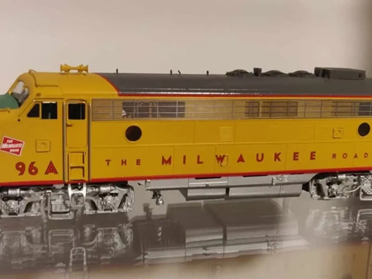 Billede 1 - Modeltog OMI Lokomotiv Milwaukee Road. FP7A H0. 