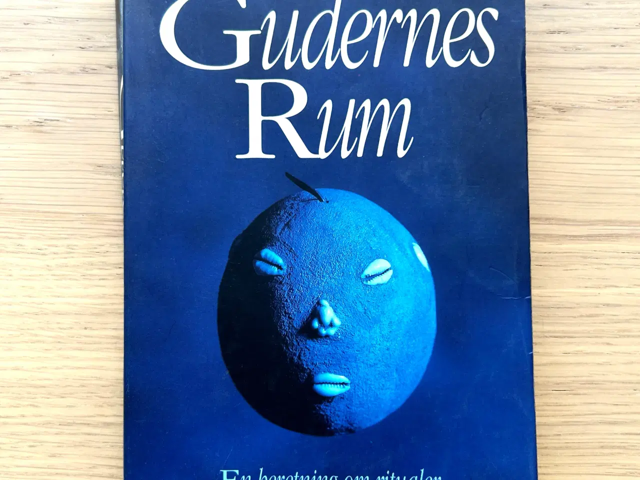 Billede 1 - Gudernes Rum: Førsteudgave af Inger Sjørslev 1995