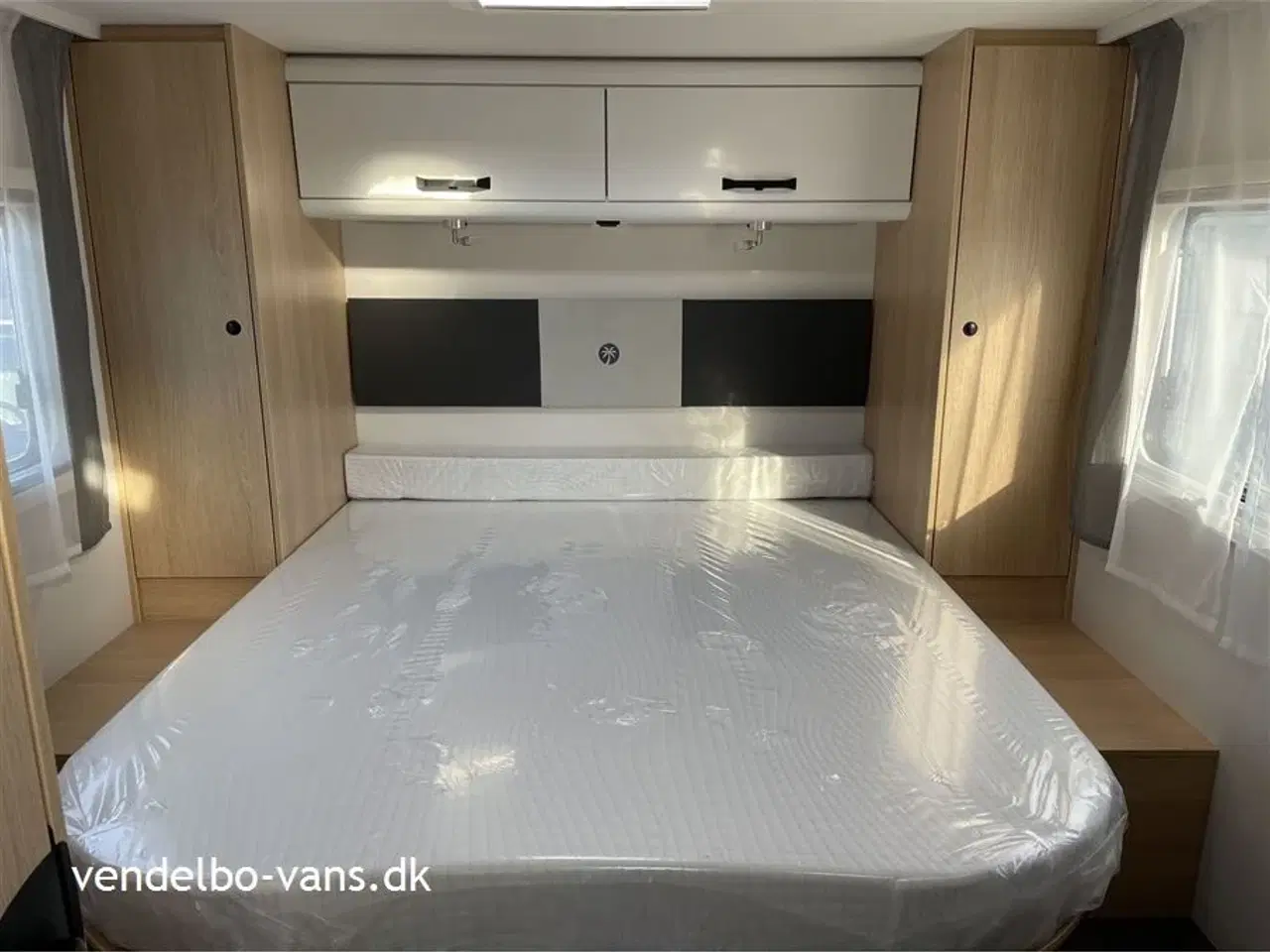 Billede 18 - 2024 - SunLight I 69 L Adventure Edition   Integreret Adventure Edition med fritstående Queens Bed over garagen
