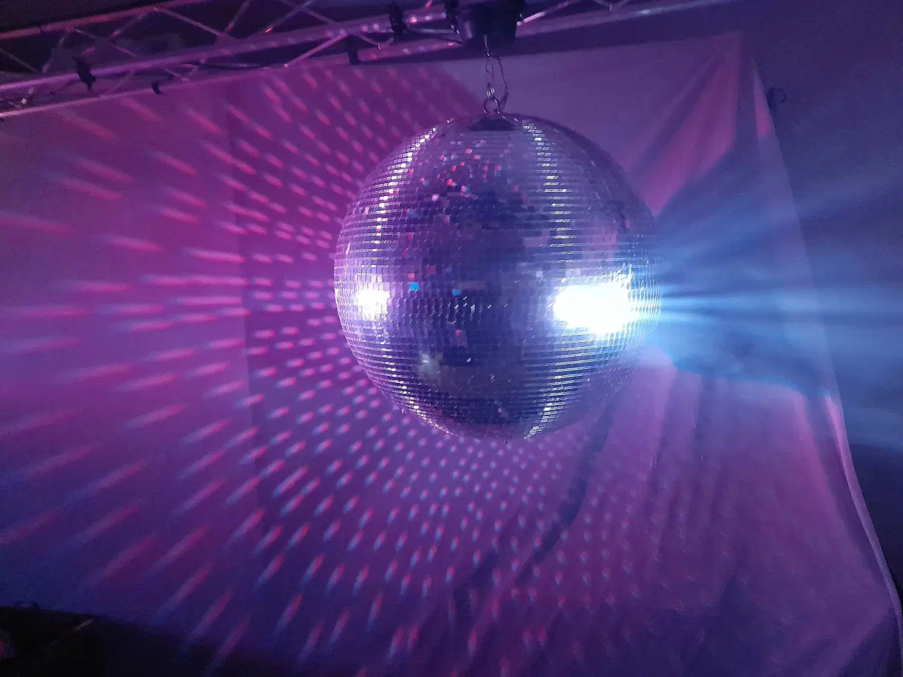 Billede 12 - Udlejes – 50cm. DISCOKUGLE, SPEJLKUGLE, MIRRORBALL