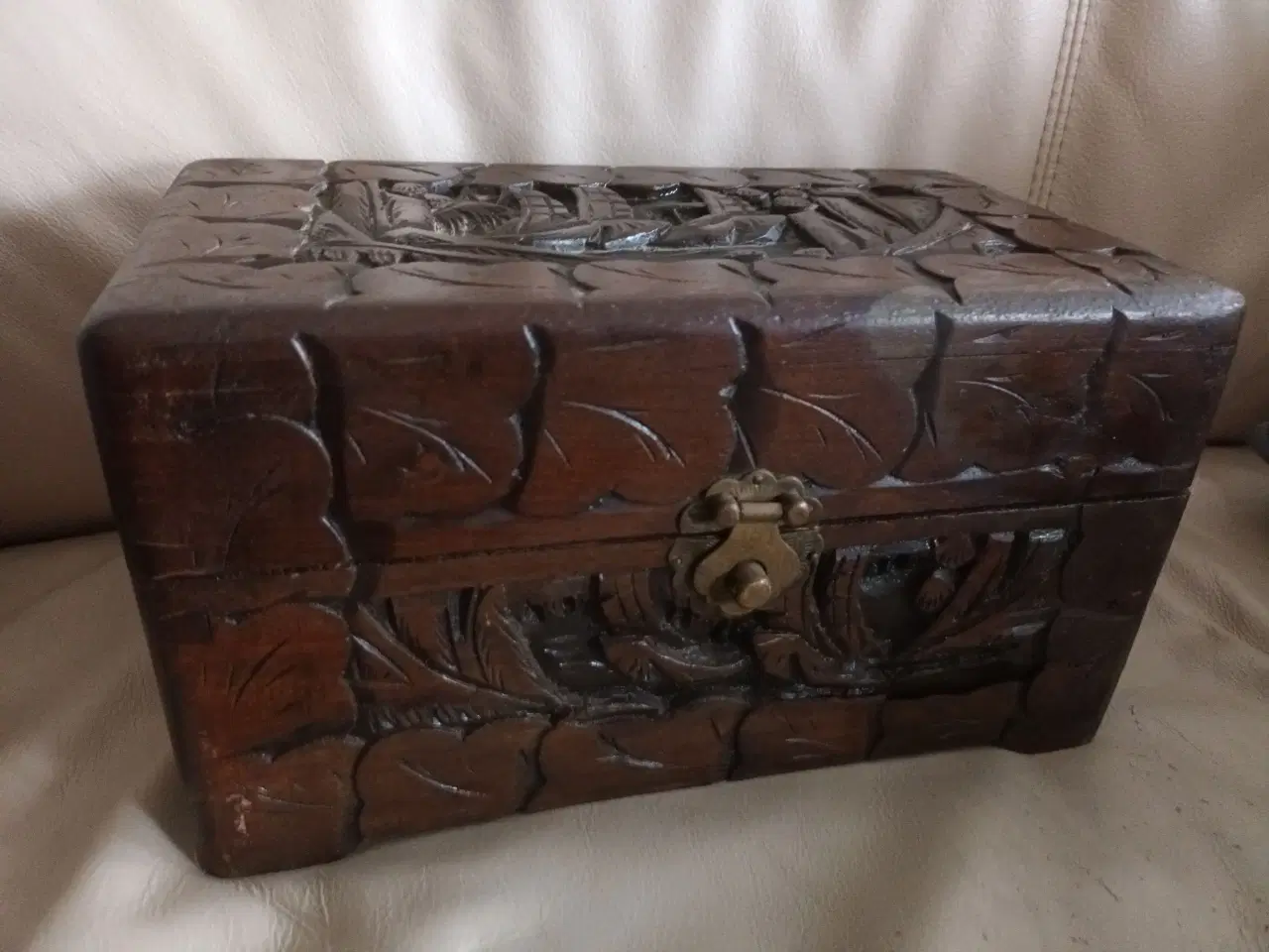 Billede 2 - FLOT Antik hånd skåret Trækasse 25x14x14 cm