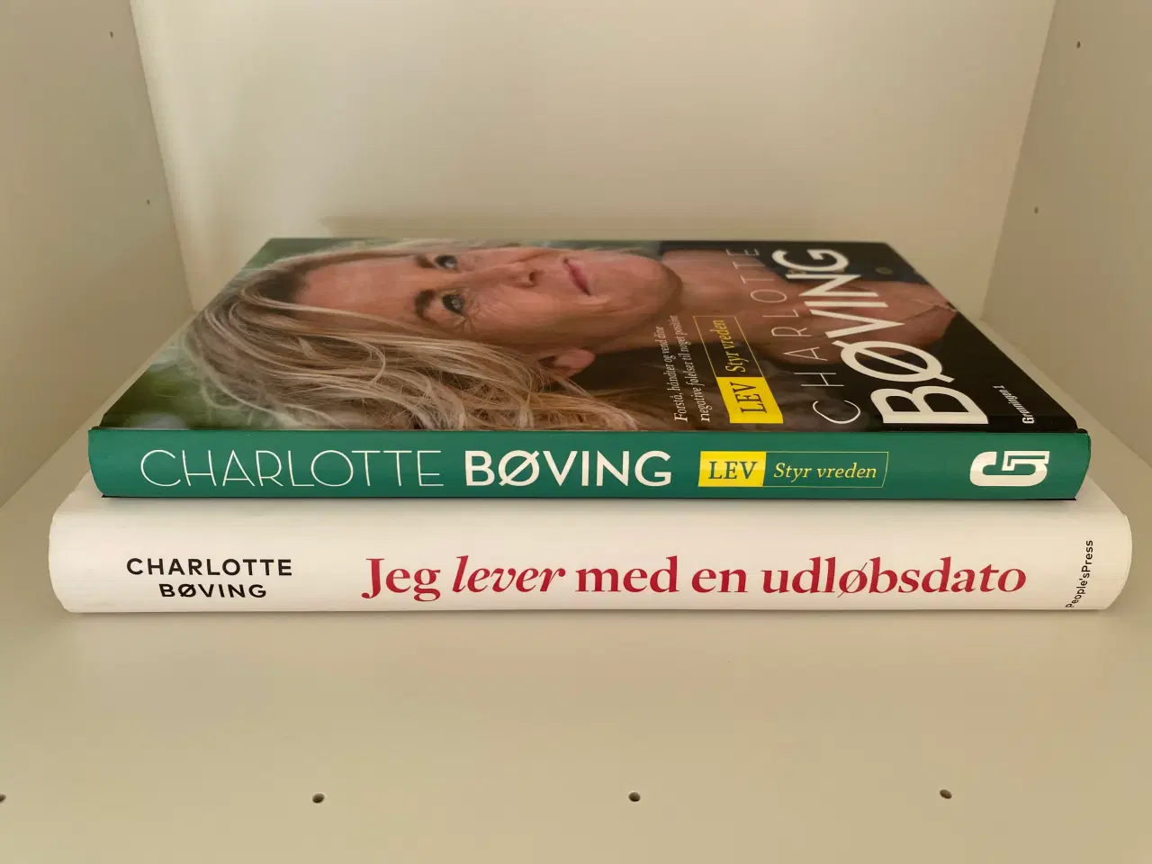 Billede 3 - 2 stk Charlotte Bøving bøger 