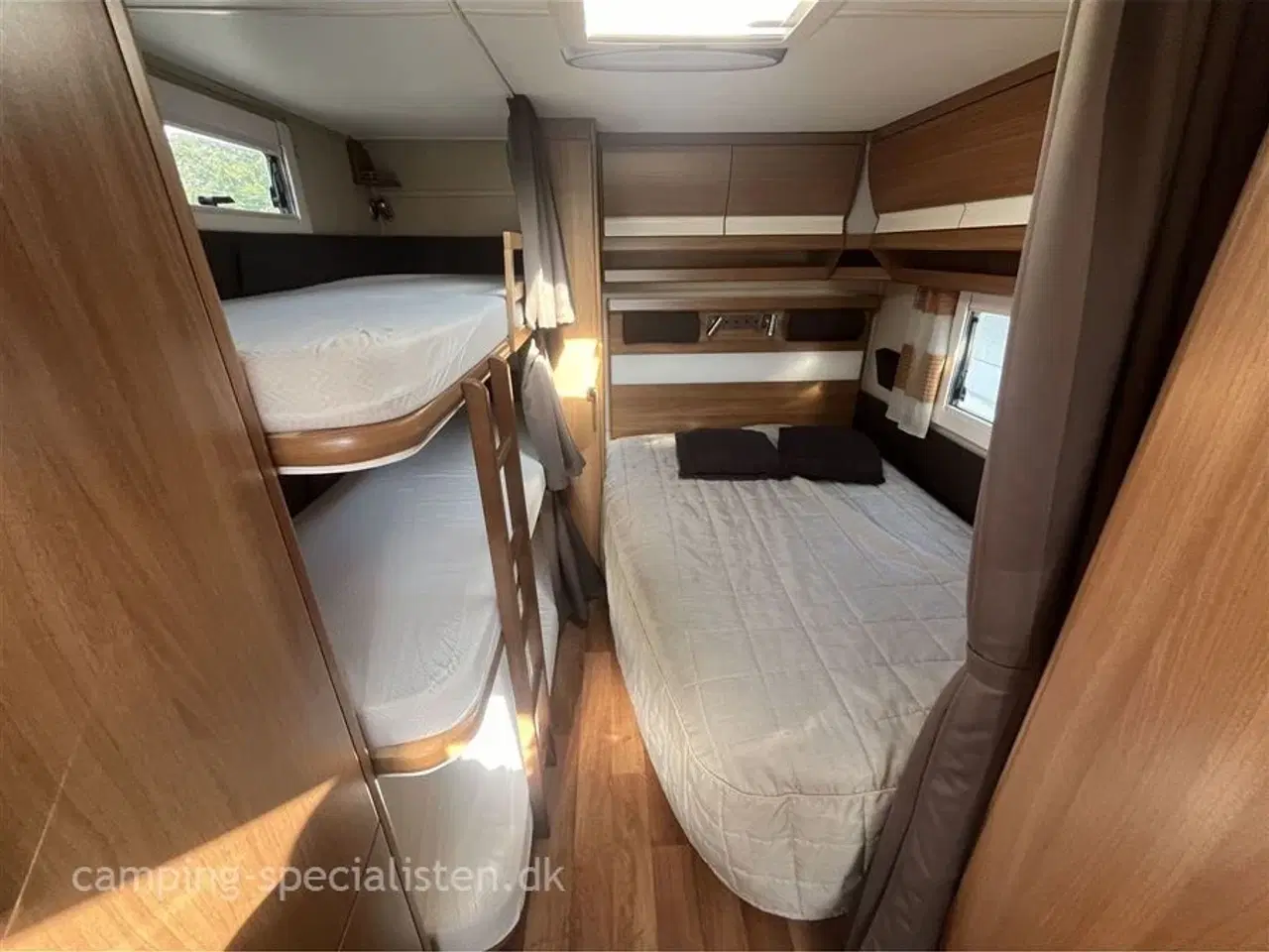 Billede 7 - 2015 - Kabe Ametist GLE KS B15 med 3 køjer   Kabe Ametist GLE/KS -  model 2015 med Køjer kan ses ved Camping-Specialisten Silkeborg.