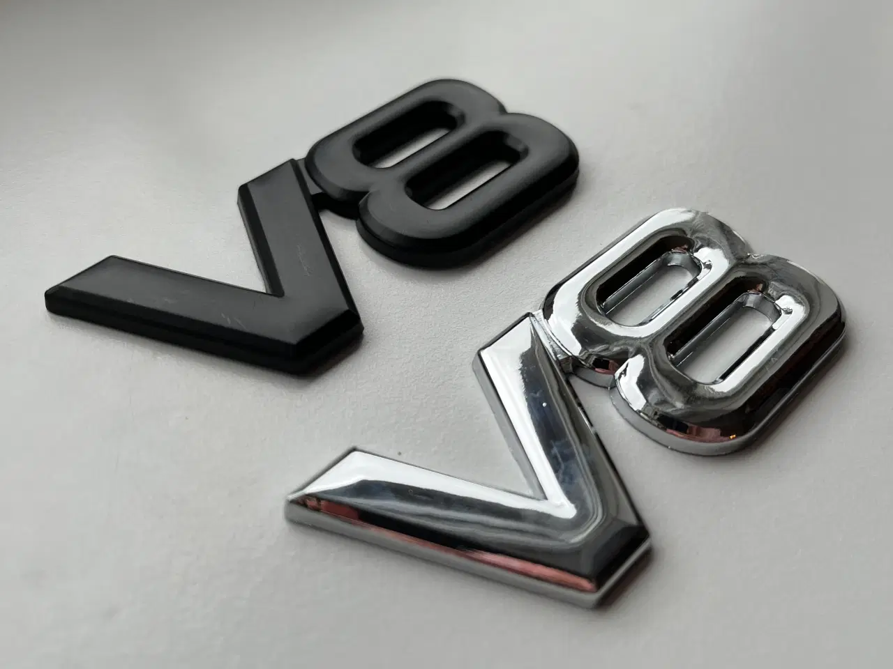 Billede 1 - V8 bil emblem