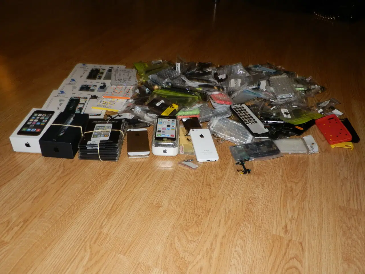 Billede 7 - Stort lot med div. iPhone 5, 5S, 5C og div. dele.